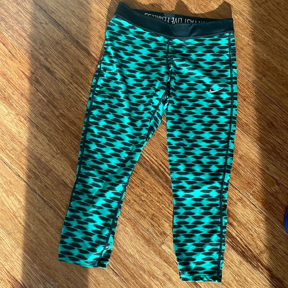 Nike, M, Cropped workout leggings